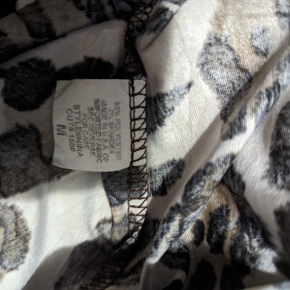 Leopard print blouse with tie back - Picture 5 of 6